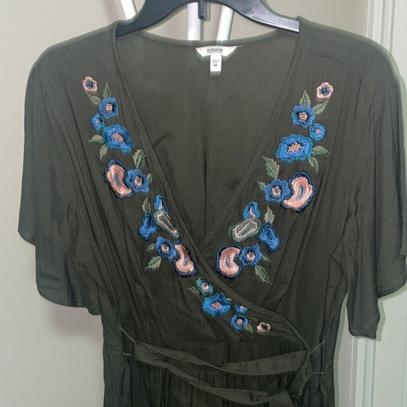 Green dress - Picture 2 of 6